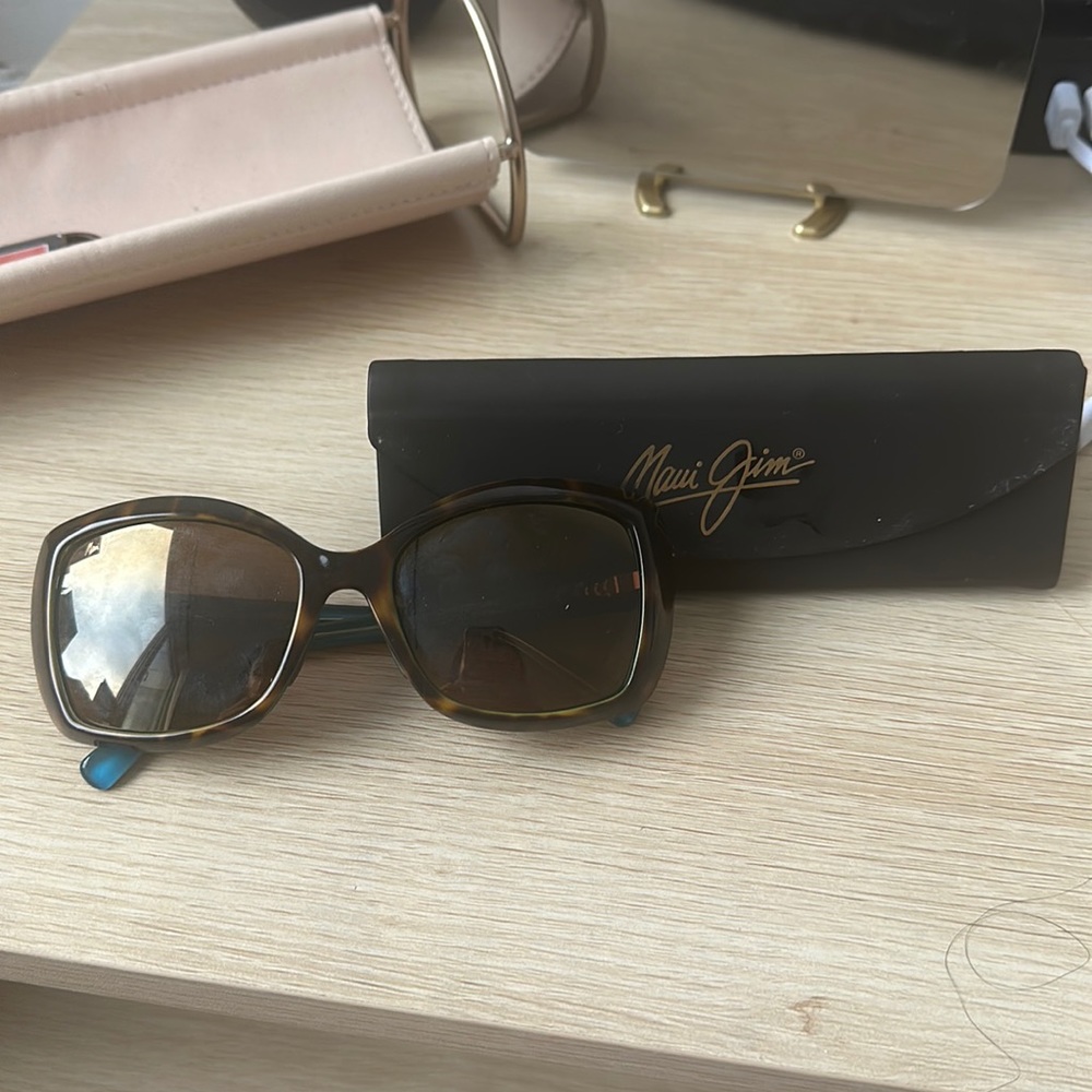 Maui Jim Sunglasses - new - worn twice